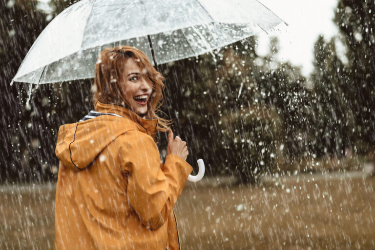 Moving in the Rain – How to Do It While Keeping Your Stuff Safe